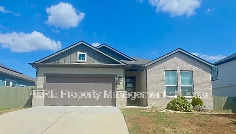 4 bed, 2.5 bath, 2222 sqft, $2,495 — Photo 1
