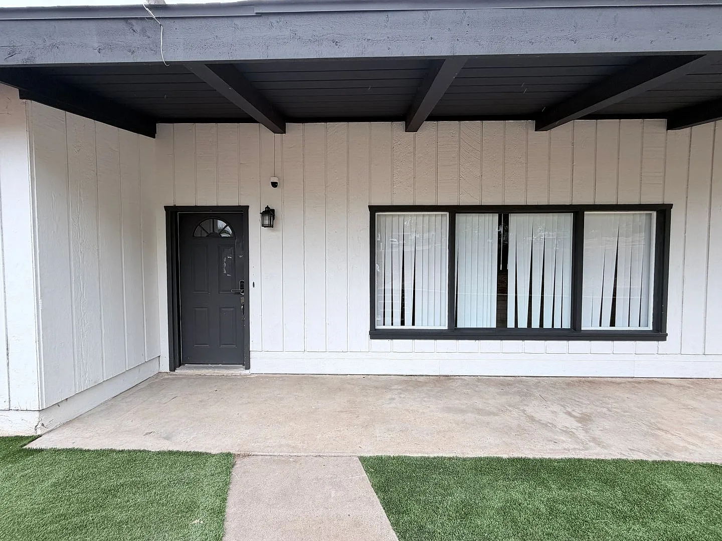Beautiful Remodeled Ranch Style Home — Photo 2