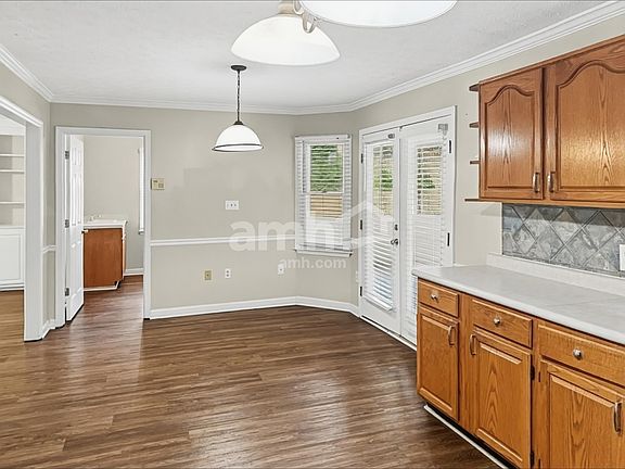 3rd image of 1814 Windcrest Cir SW