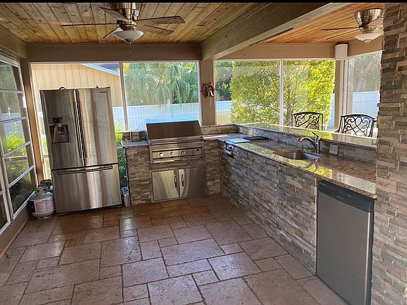 2nd image of 1292 SW Knollwood Dr