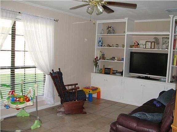 3rd image of 3905 Bayou Blvd