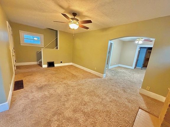 4th image of 122 Lindale Ave