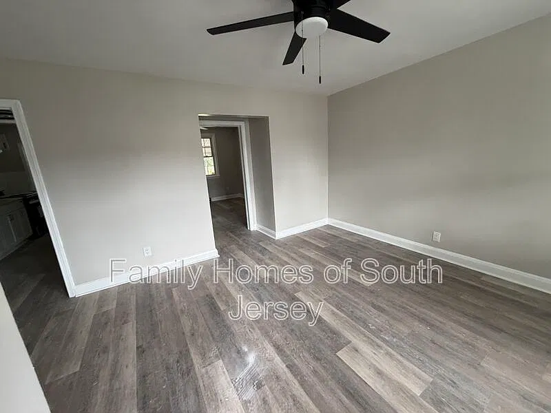 3 bed, 2.0 bath, 1600 sqft, $1,800 — Photo 4