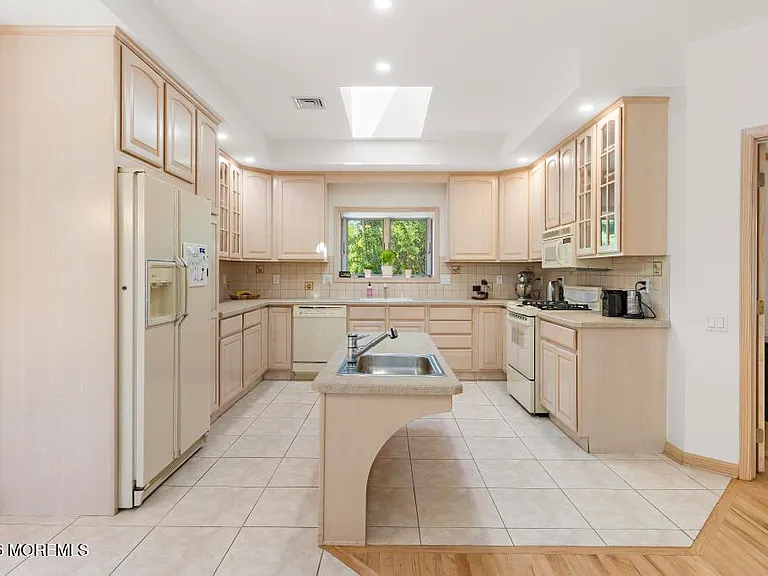 415 Windermere Ave — Photo 7