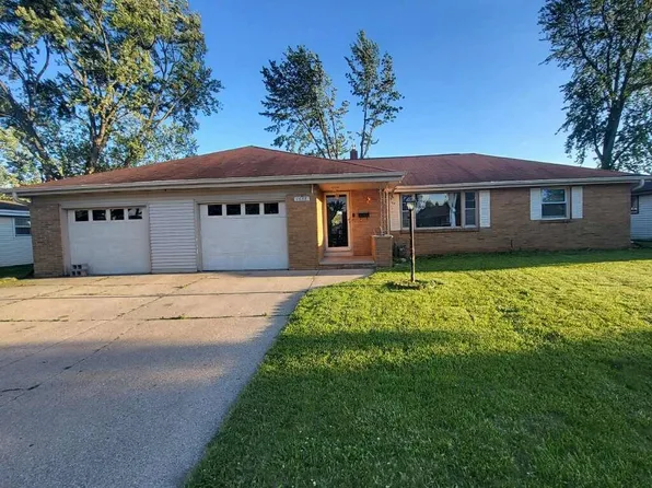 1688 Lilac Ln, Green Bay, WI 54302