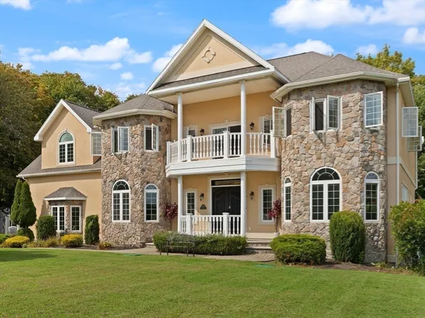 2 Bridle Path, Lynnfield, MA 01940