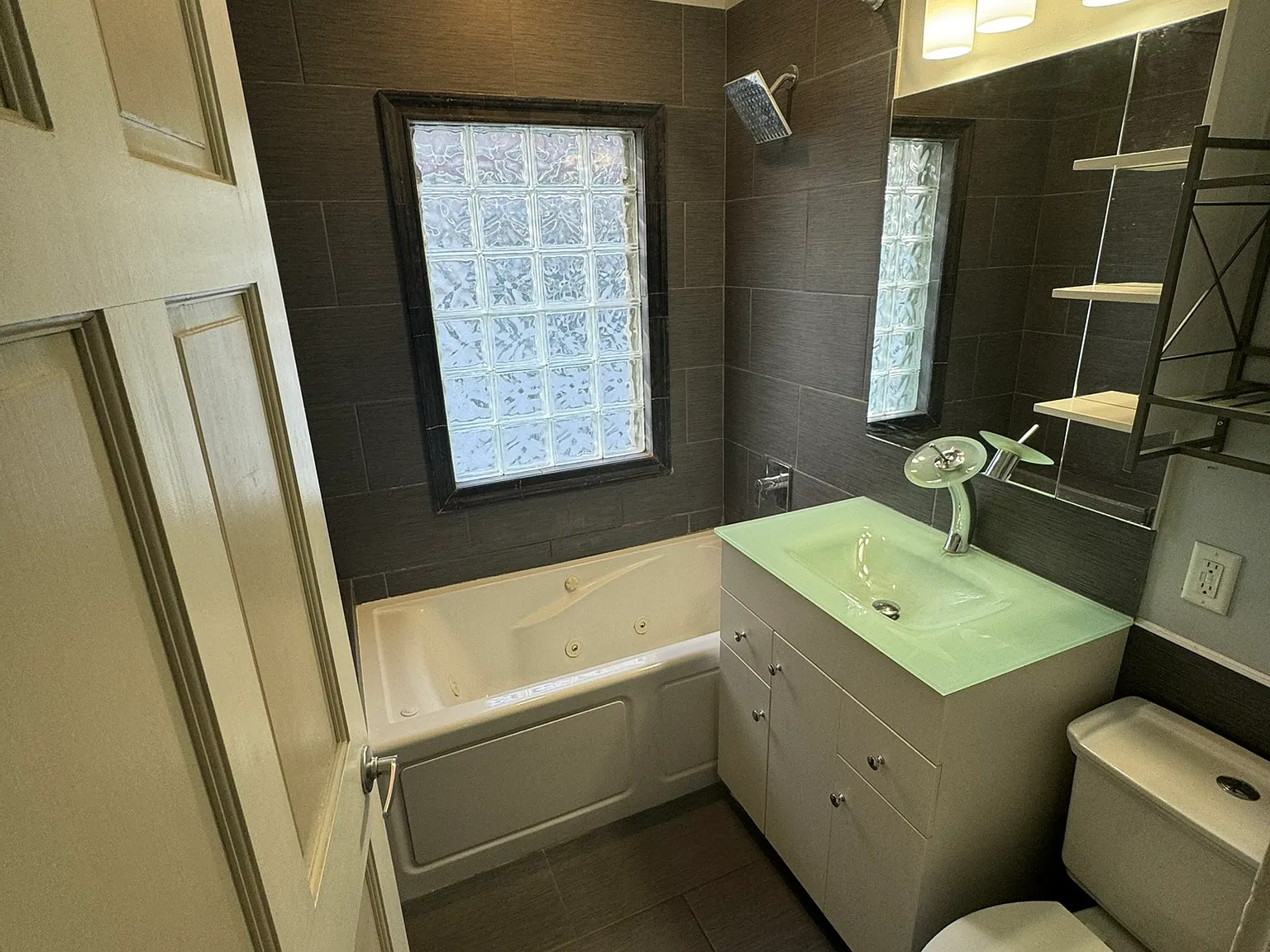 2 bed, 1200 sqft, $1,500 — Photo 3