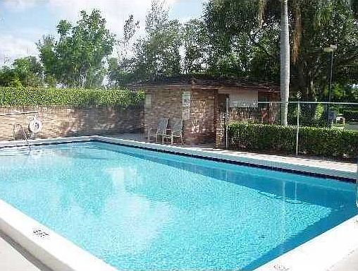 4th image of 8307 Royal Palm Blvd