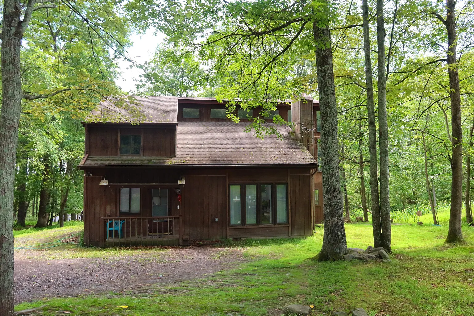 1049 Alpine Dr photo 1