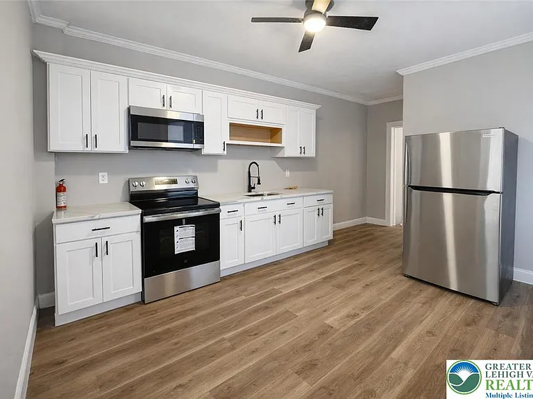 517 W Norwegian St — Photo 2