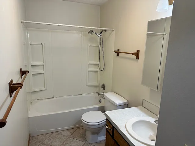 7910 Clover Ct — Photo 6
