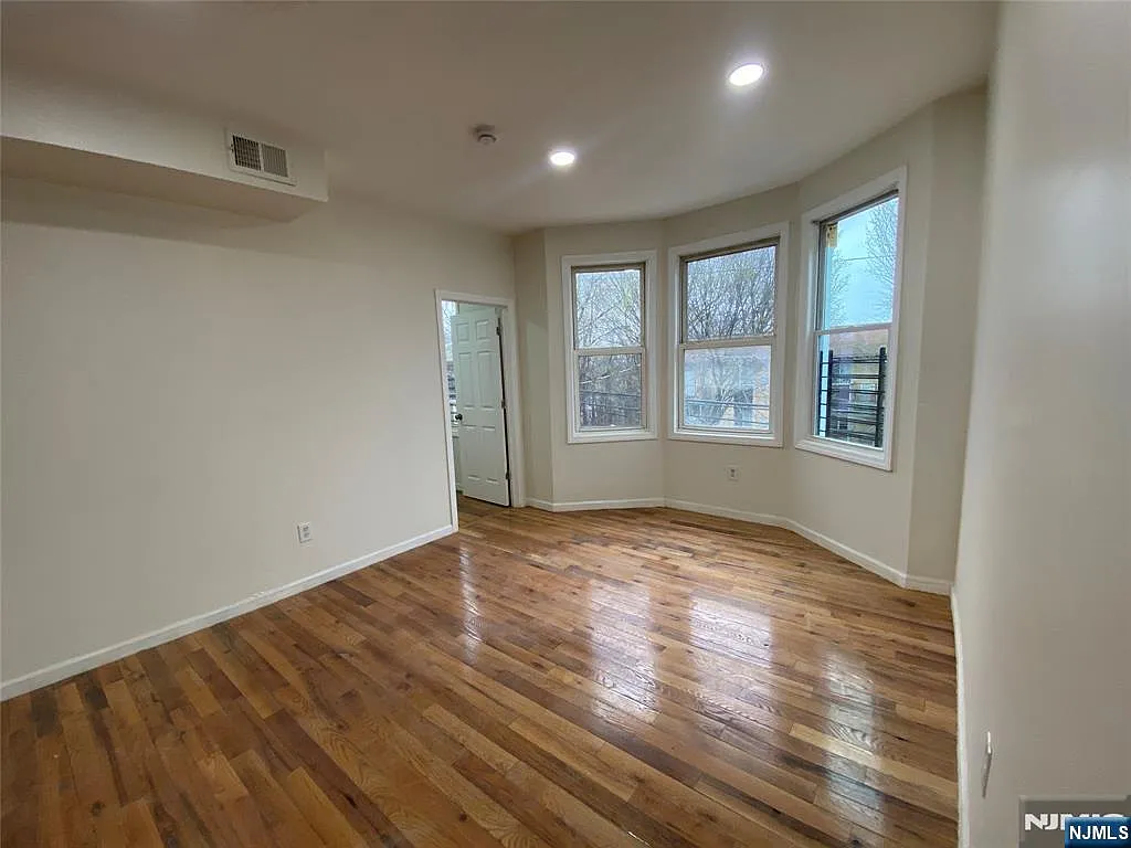 3 bed, 2.0 bath, $2,450 — Photo 3