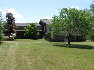 7800 Warwick Rd, Hudson, MI 49247