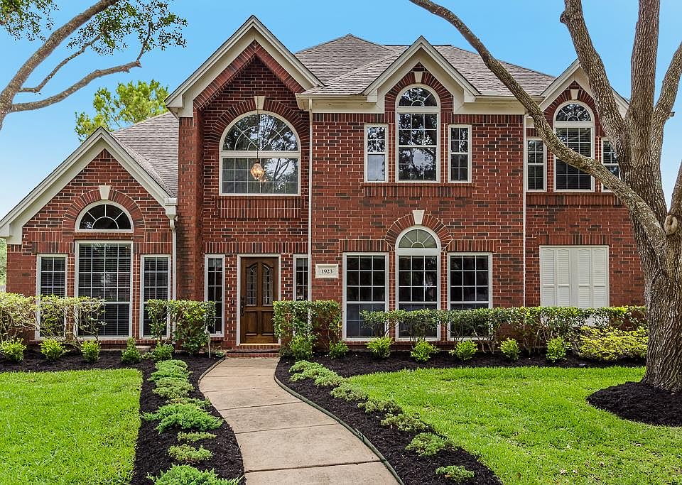 1st image of 1923 Hickory Hill Ct
