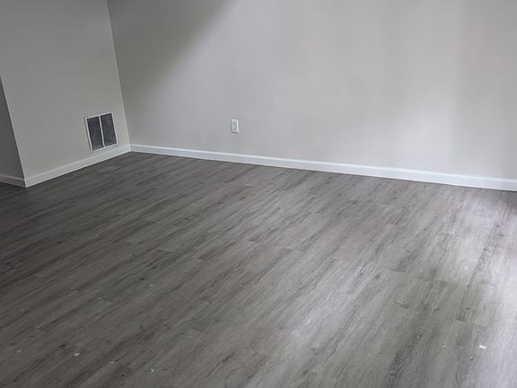 5th image of 7603 Holly Grove Ct