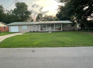 1927 Venda St, Kennett, MO 63857