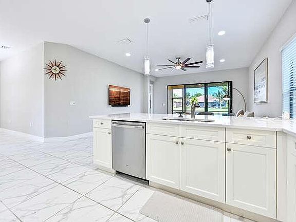 4th image of 13390 Silktail Dr