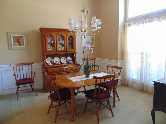 4th image of 585 Willowwind Dr