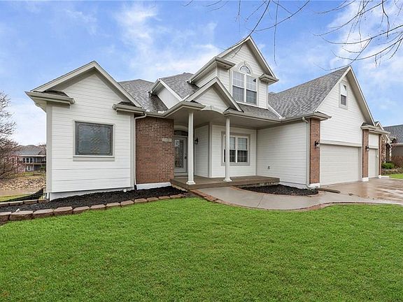 3rd image of 2821 SW Carlton Dr