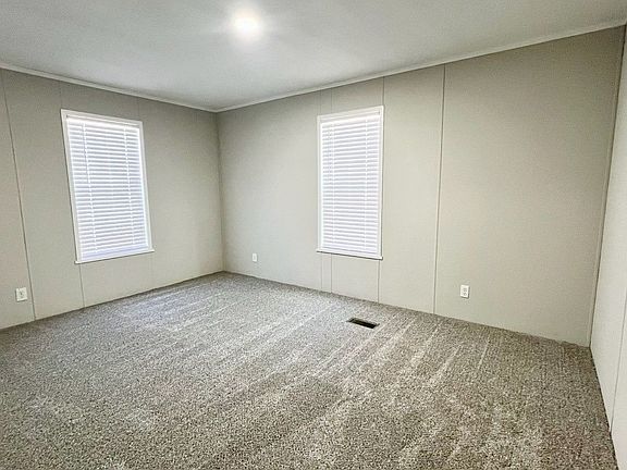 3rd image of 111 Kentucky Dr
