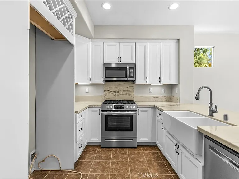 28403 Ravenna St — Photo 12