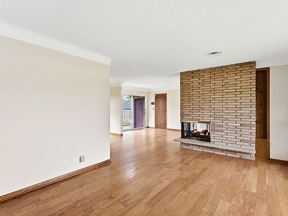 3rd image of 1460 Arlington Ave E