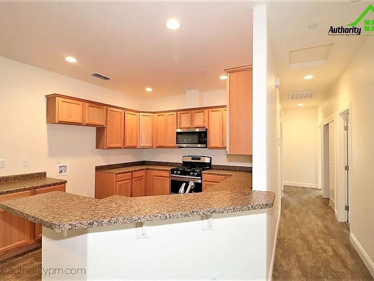 2530 Rainbow Ln #B — Photo 9