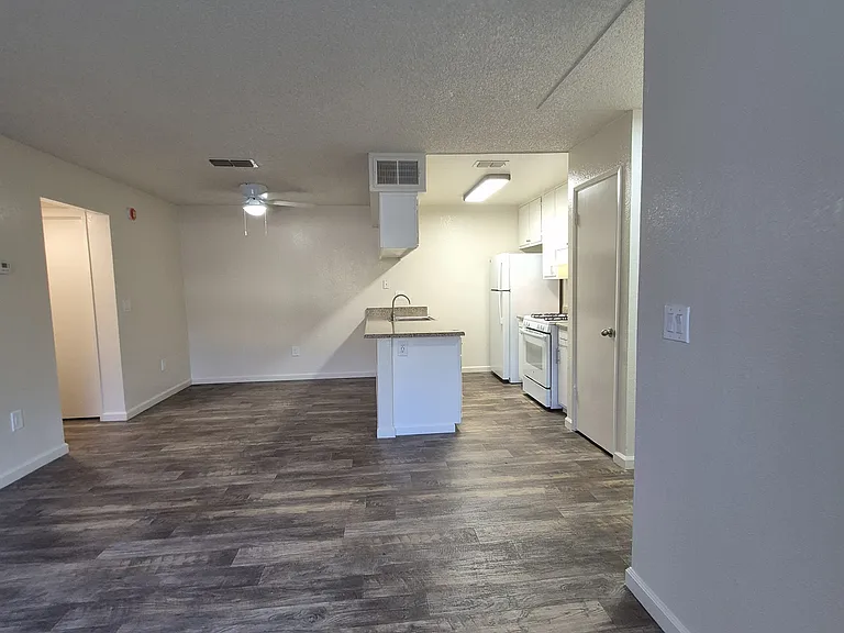 Foxworth Apartments — Photo 35
