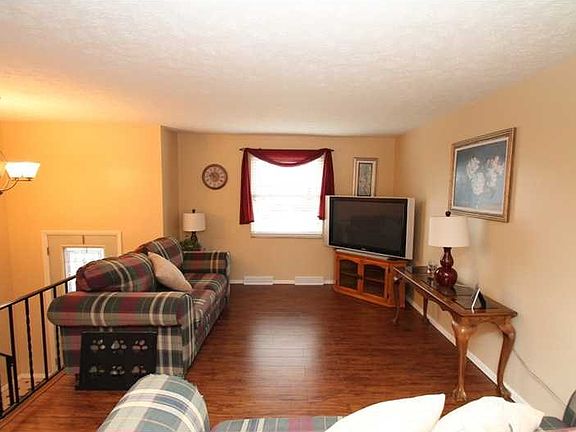 5th image of 181 Eleanor Dr