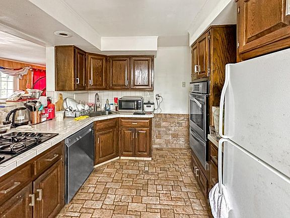 3rd image of 58 Midland Ave