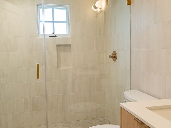 4th image of 1409 N Hudson Ave #2
