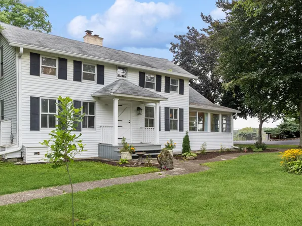 2718 S Cherry Valley Rd, Woodstock, IL 60098