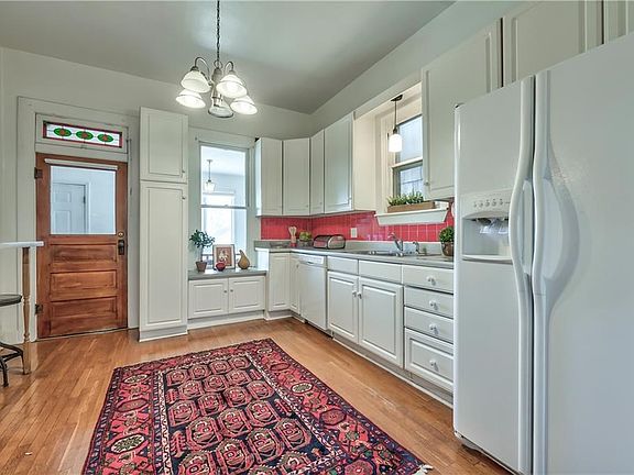 2nd image of 313 Orchard St