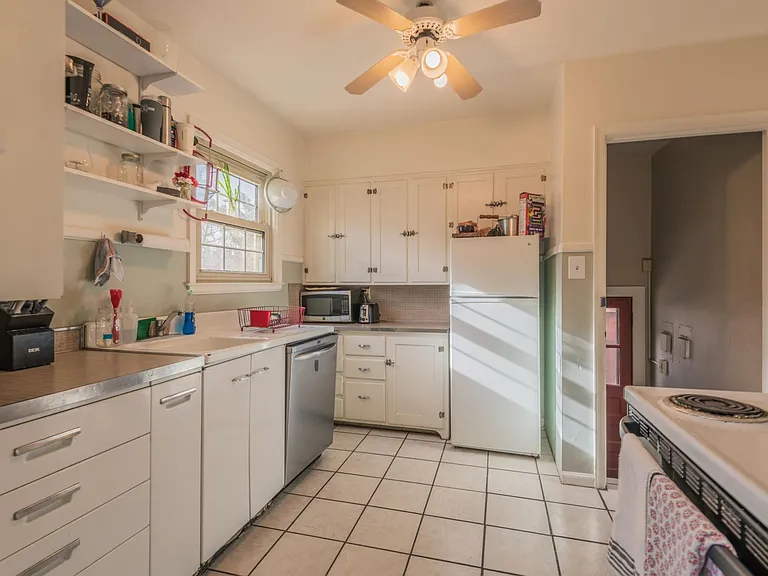 1222 E Grand Ave — Photo 5