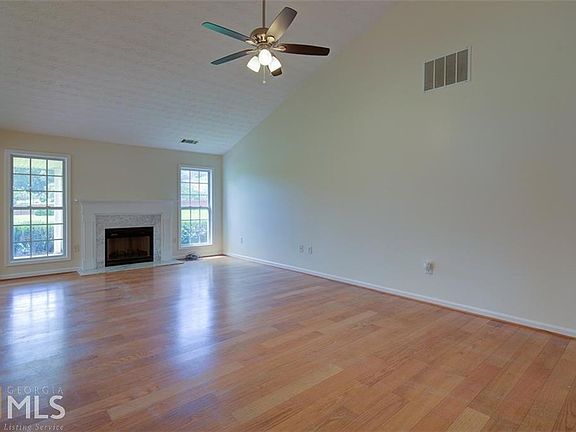 3rd image of 254 Meadowcreek Dr