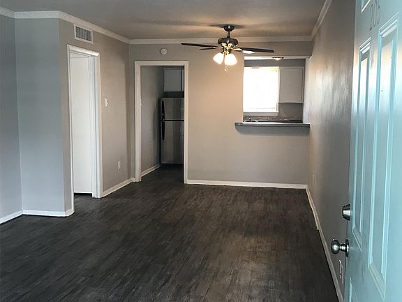 2nd image of 1810 N Fitzhugh Ave APT 205
