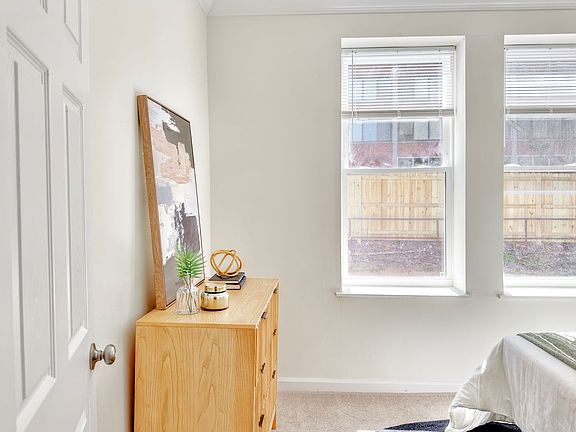 3rd image of 386 Parkway Dr NE #204