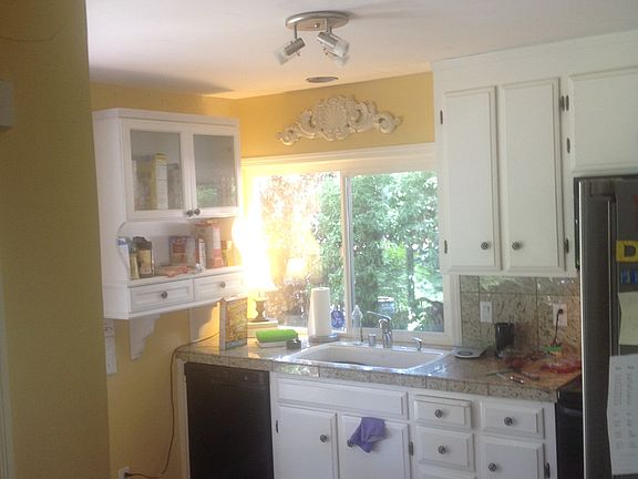 4th image of 453 Edelweiss Dr
