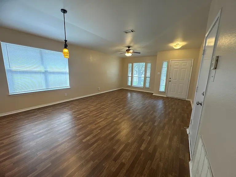 9742 Girth Ln — Photo 3