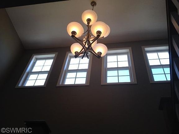4th image of 2329 Beatrice Dr NE