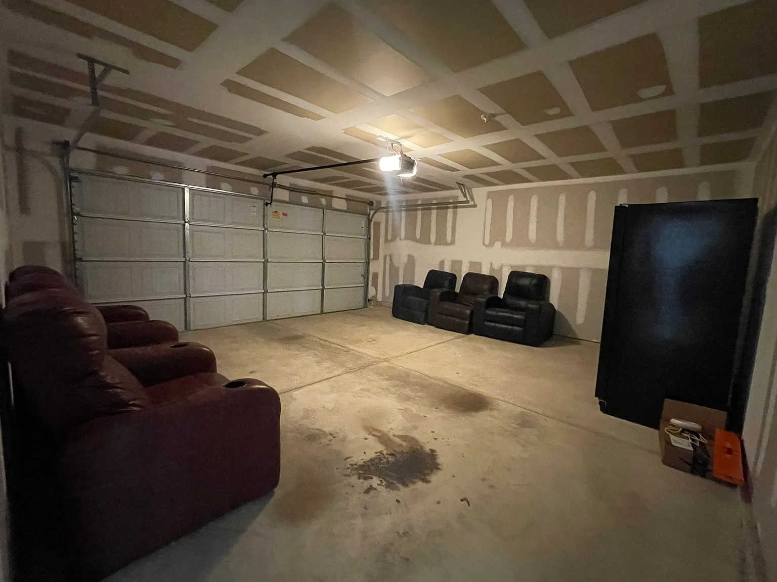 4 bed, 2044 sqft, $4,900 — Photo 4