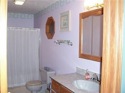 MAIN BATHROOM