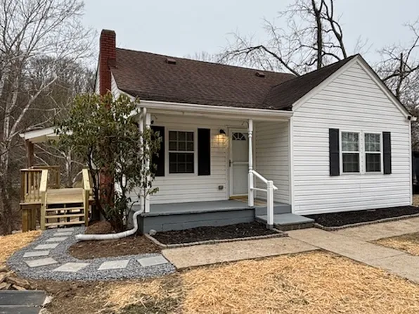 6 Red Oak Dr, Nitro, WV 25143