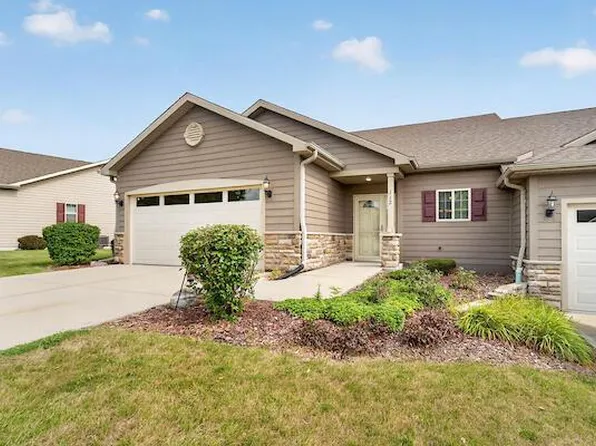 112 Walnut Ridge ROAD #17, Union Grove, WI 53182