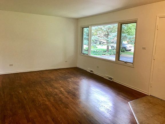 5th image of 895 E Zinnia Ln