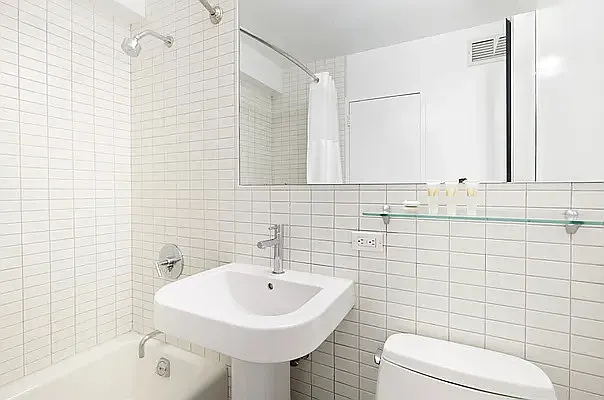 Rented by Manhattan Realty Group | media 21