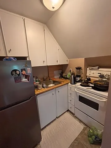 488 Gilmour St #3 — Photo 7