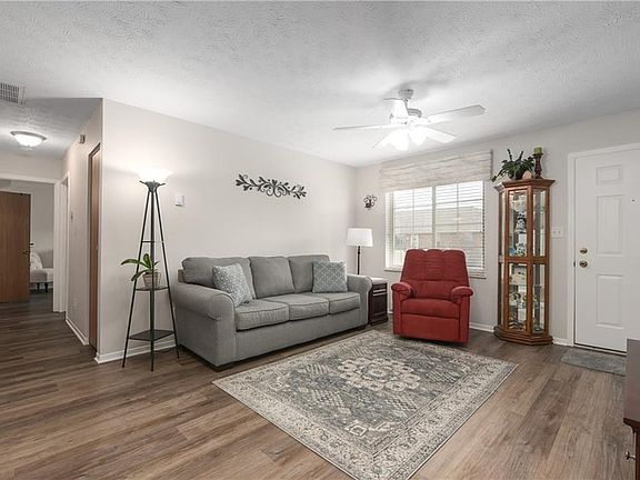 4th image of 35459 Westminister Ave