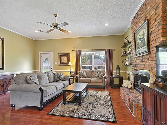 3rd image of 5693 Sophie Anne Dr
