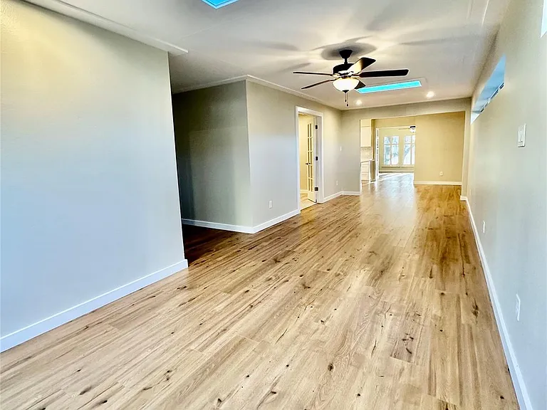 8111 Middle Ct — Photo 14